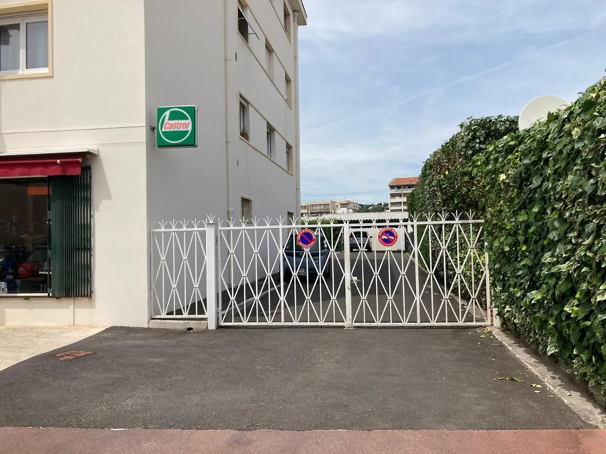 Cannes City B&B 3*,  프랑스